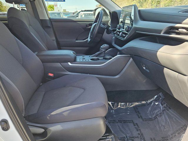 Thumbnail: 2024 Toyota Highlander - 32