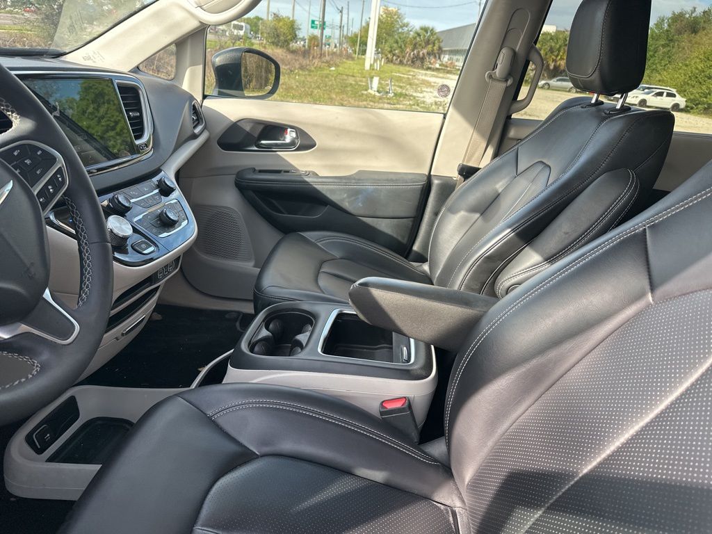 Thumbnail: 2023 Chrysler Pacifica - 6