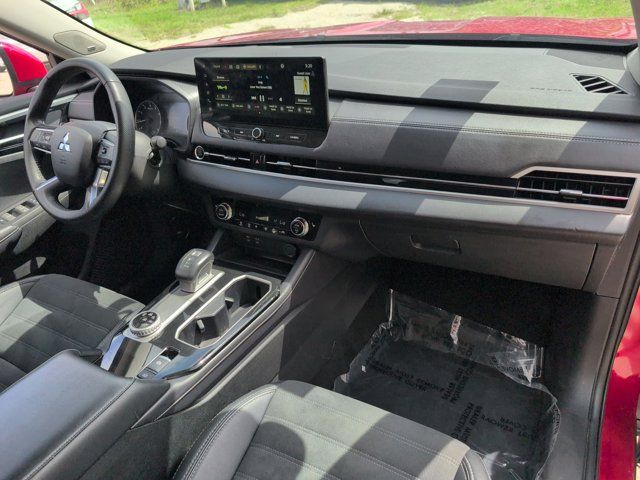 Thumbnail: 2025 Mitsubishi Outlander - 33