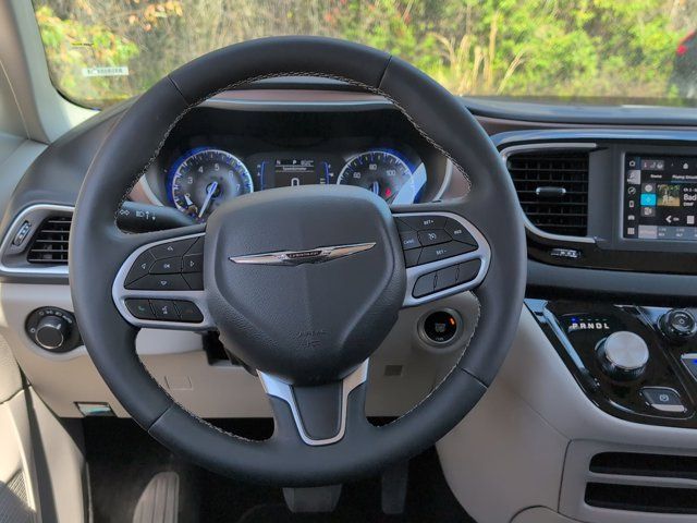 Thumbnail: 2024 Chrysler Voyager - 22