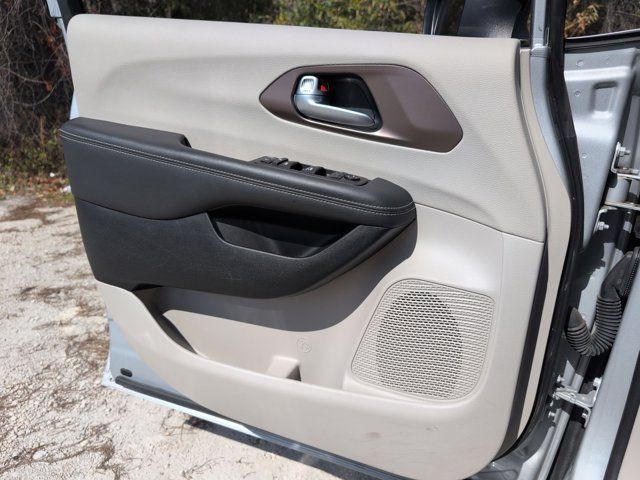 Thumbnail: 2024 Chrysler Voyager - 11