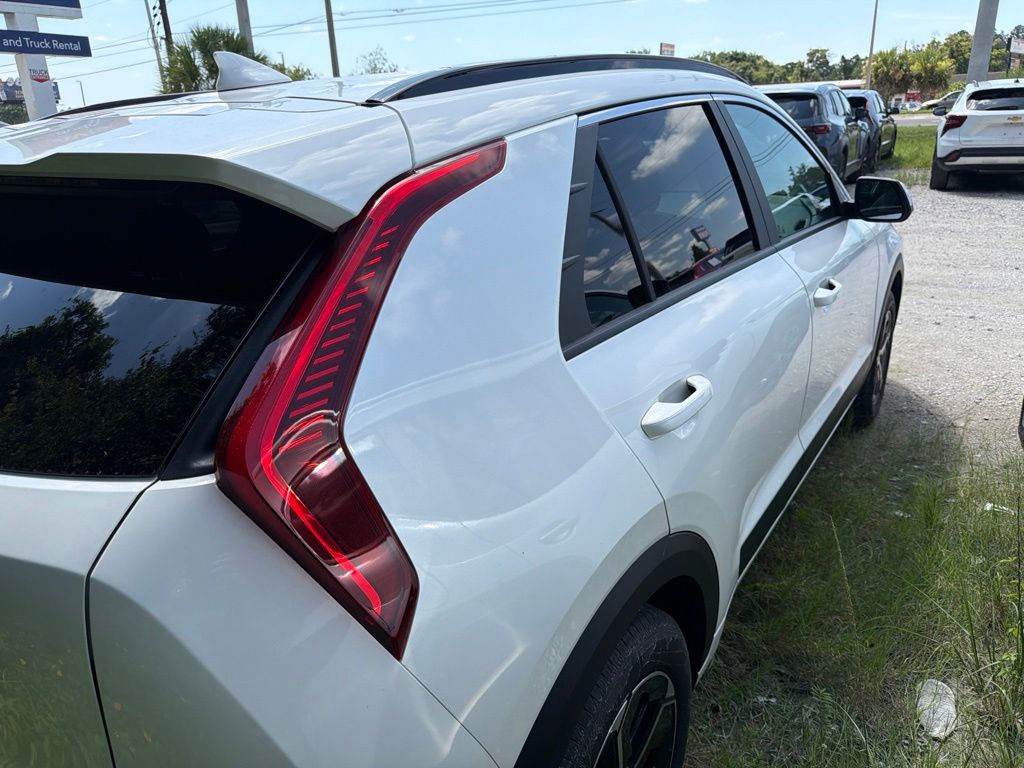 Thumbnail: 2025 Kia Niro - 8