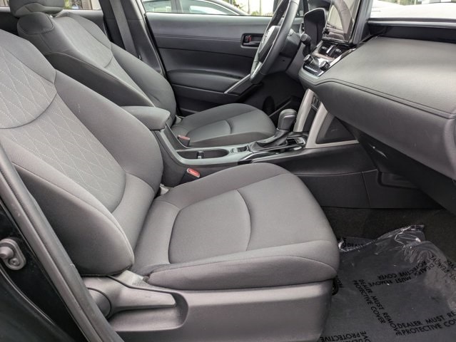 Thumbnail: 2024 Toyota Corolla Cross - 31