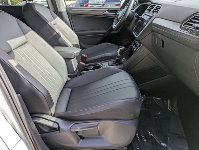 Thumbnail: 2024 Volkswagen Tiguan - 24