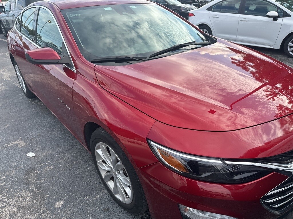 2024 Chevrolet Malibu 1LT photo 2