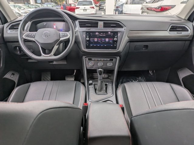 Thumbnail: 2024 Volkswagen Tiguan - 18