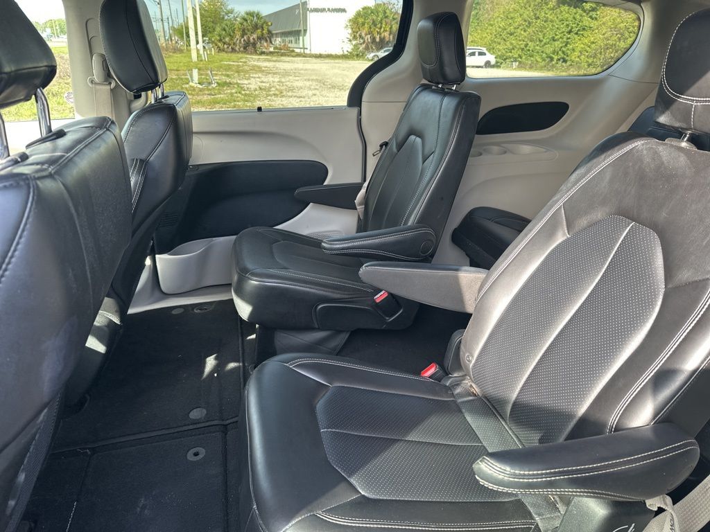 Thumbnail: 2023 Chrysler Pacifica - 7