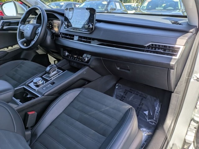 Thumbnail: 2024 Mitsubishi Outlander - 29