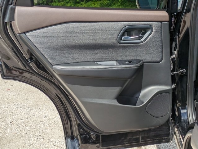 2023 Nissan Rogue SV 23