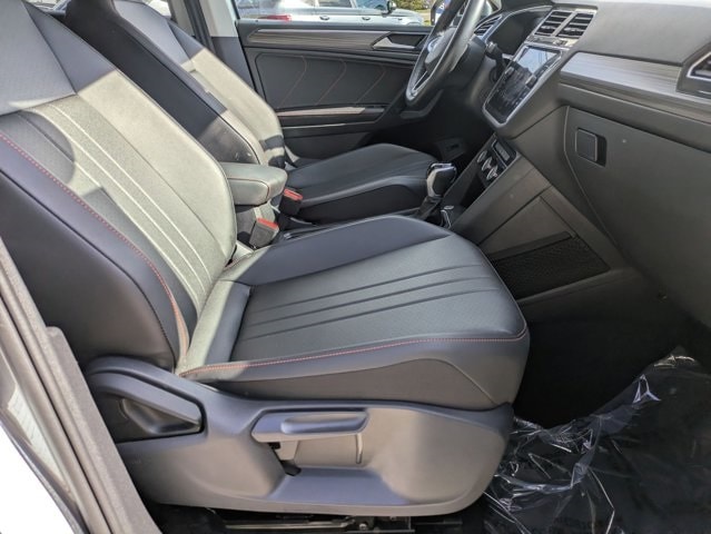 Thumbnail: 2024 Volkswagen Tiguan - 24