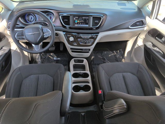 Thumbnail: 2024 Chrysler Voyager - 25