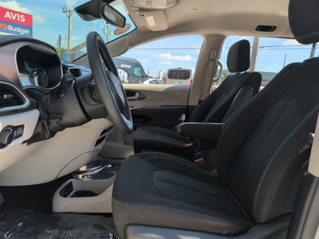 Thumbnail: 2024 Chrysler Voyager - 24