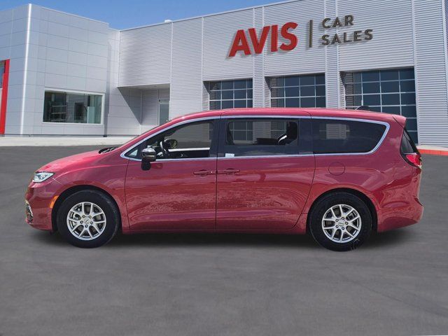 Thumbnail: 2025 Chrysler Pacifica - 10
