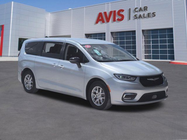Thumbnail: 2024 Chrysler Pacifica - 3