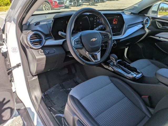 Thumbnail: 2025 Chevrolet Trax - 11