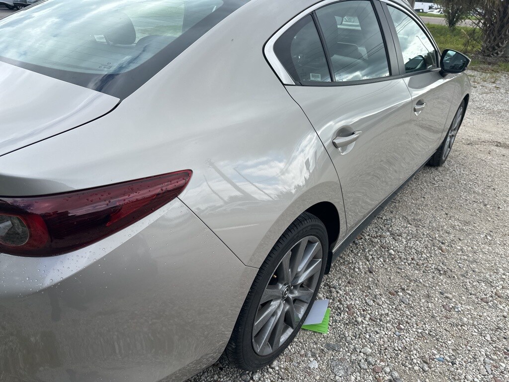 2025 Mazda Mazda3 2.5 s Preferred photo 4