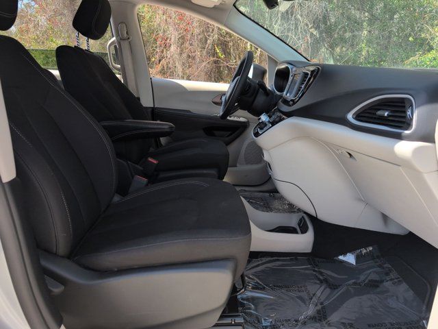 Thumbnail: 2024 Chrysler Voyager - 30