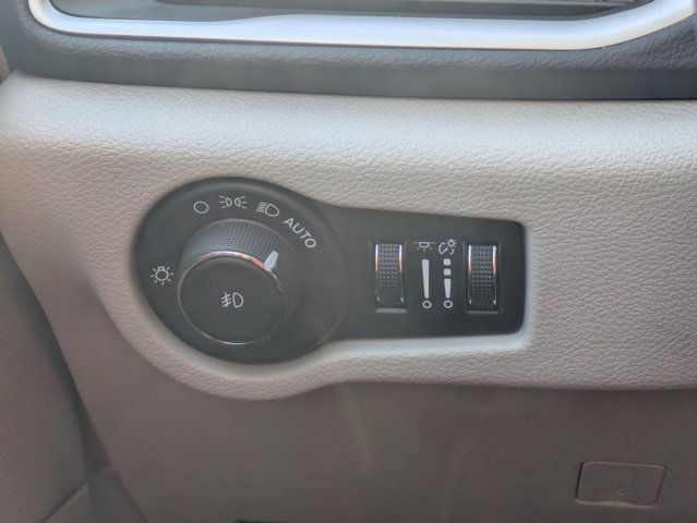 Thumbnail: 2024 Chrysler Pacifica - 19