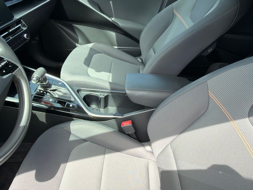 Thumbnail: 2025 Kia Niro - 4
