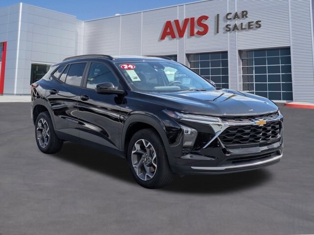 2024 Chevrolet Trax LT photo 2