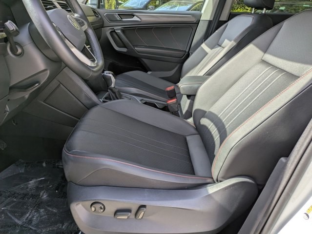 Thumbnail: 2024 Volkswagen Tiguan - 17