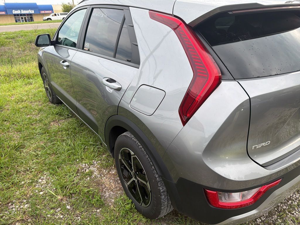 Thumbnail: 2025 Kia Niro - 7