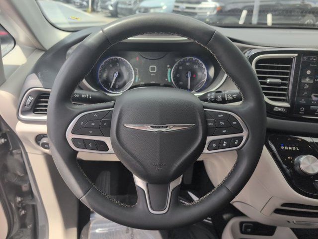 Thumbnail: 2023 Chrysler Pacifica - 22