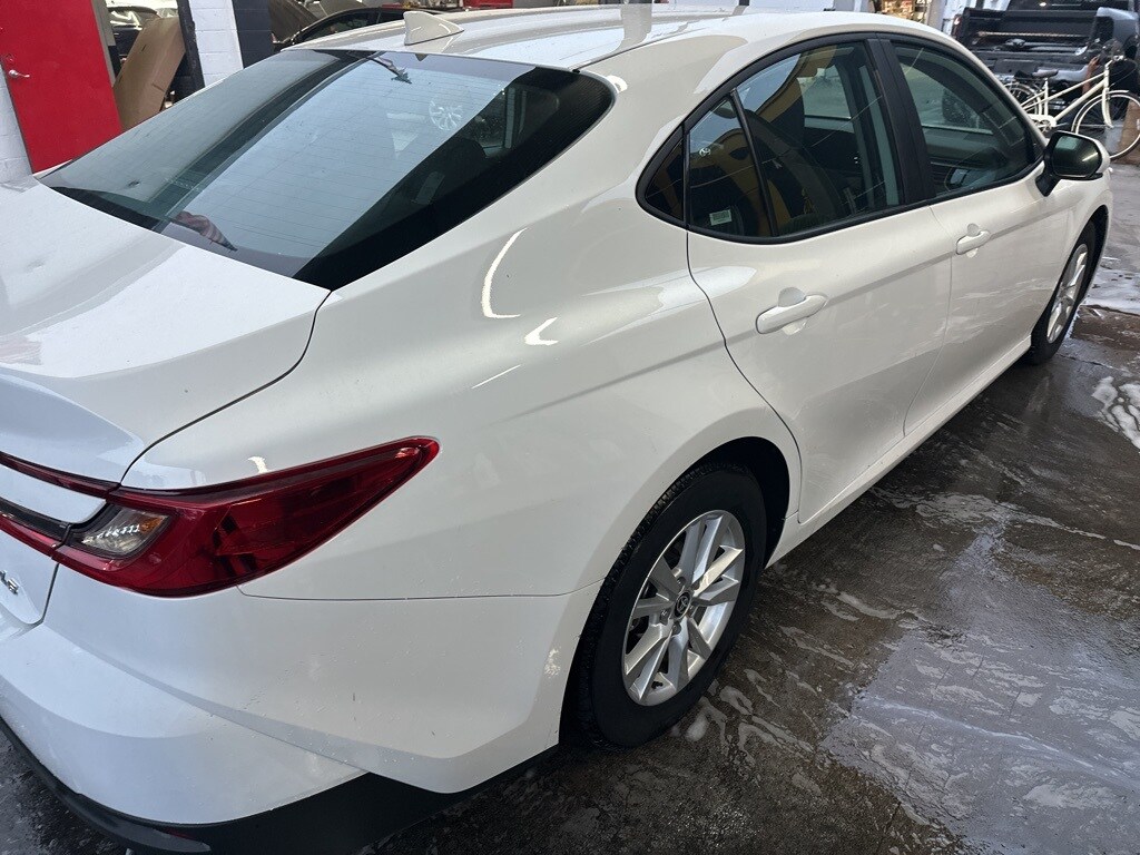 2025 Toyota Camry LE photo 4