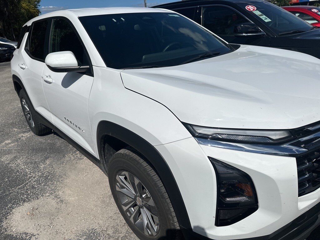 2025 Chevrolet Equinox LT photo 2