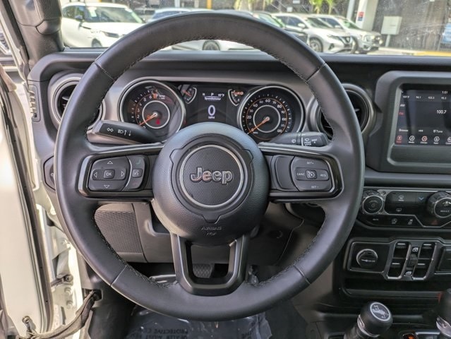 Thumbnail: 2023 Jeep Gladiator - 22