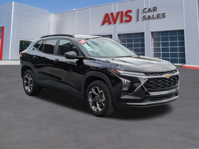 2024 Chevrolet Trax LT photo 3