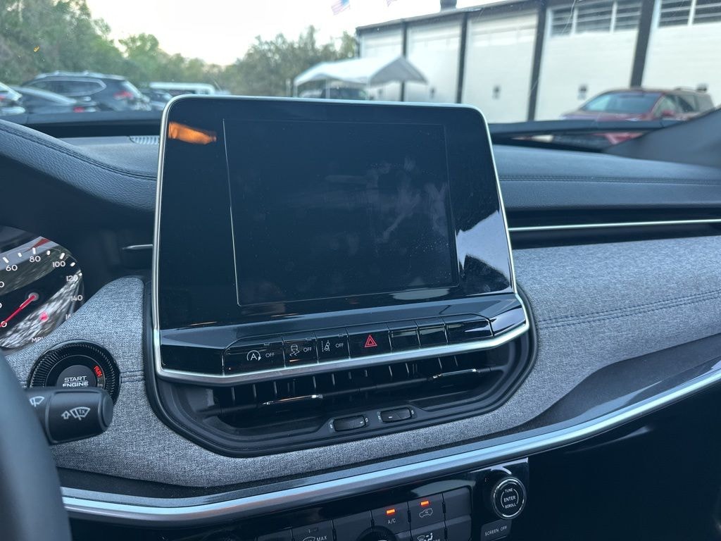 Certified 2025 Jeep Compass Latitude SUV