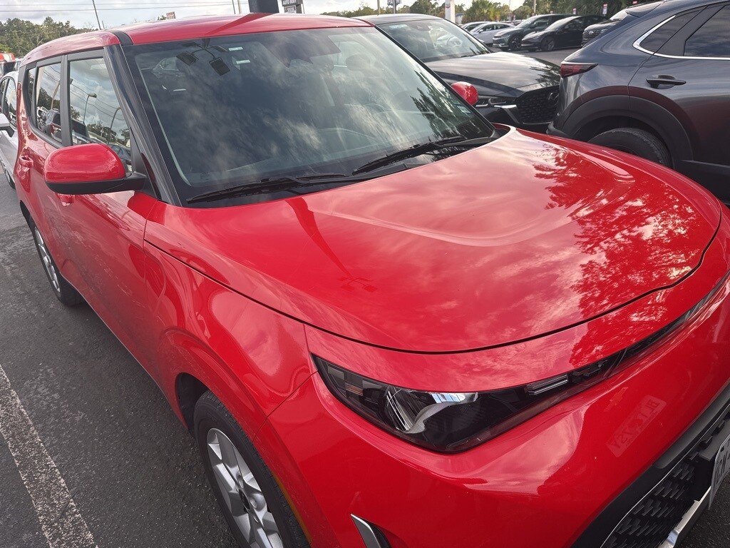 2024 Kia Soul LX photo 2