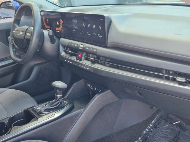 2025 Kia K4 LXS - Photo 31