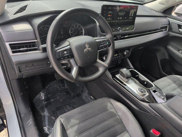 Thumbnail: 2025 Mitsubishi Outlander - 15