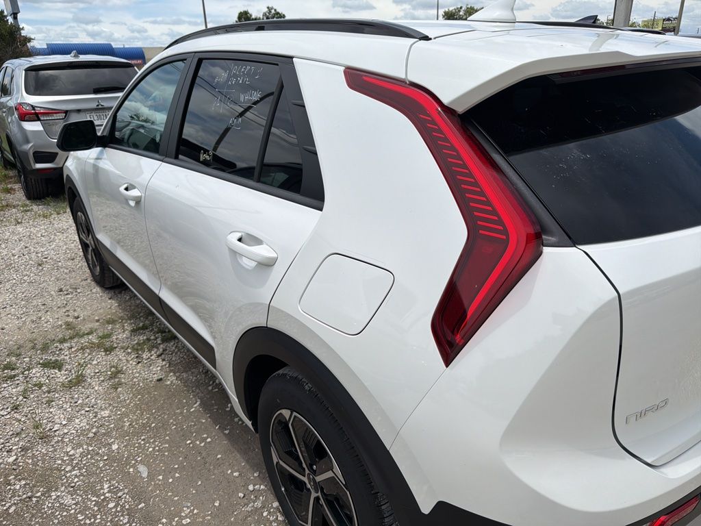 Thumbnail: 2025 Kia Niro - 7