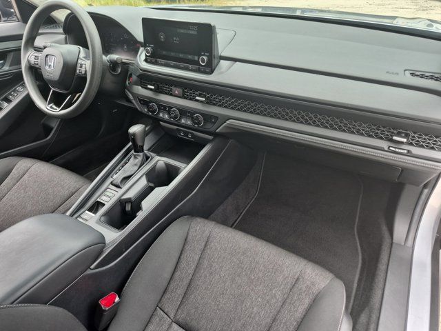 2025 Honda Accord SE - Photo 31