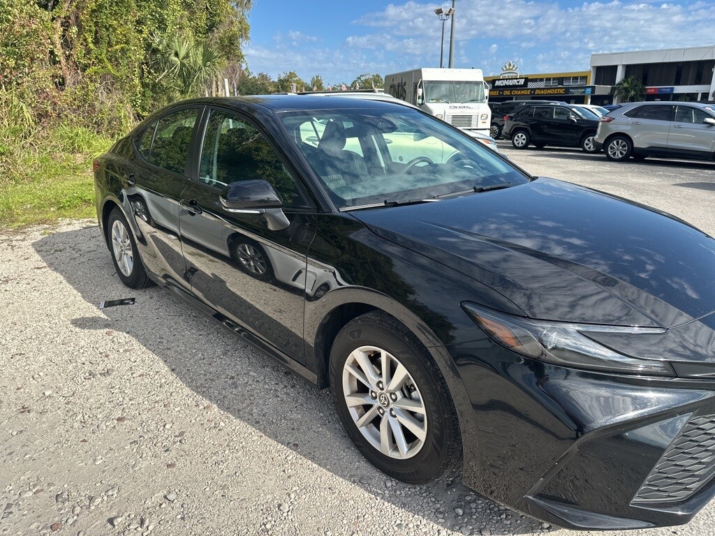 2025 Toyota Camry LE photo 3