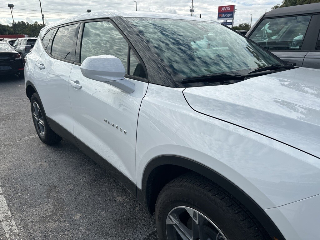 2025 Chevrolet Blazer 2LT photo 2