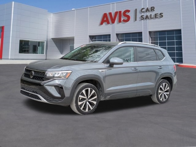 2024 Volkswagen Taos SE's photo