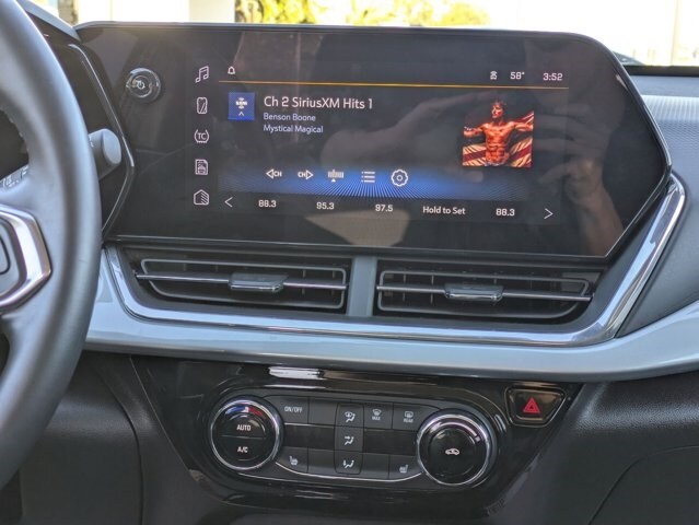 Thumbnail: 2025 Chevrolet Trax - 10