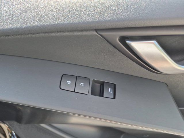 Thumbnail: 2025 Kia Niro - 33