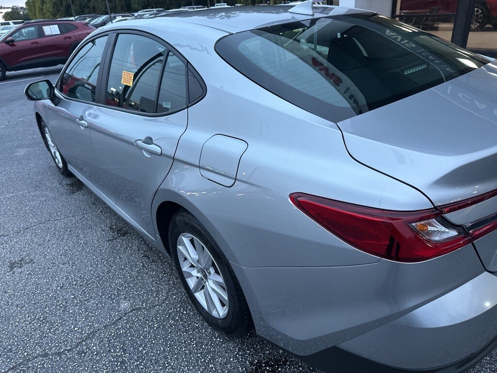 2025 Toyota Camry LE photo 4