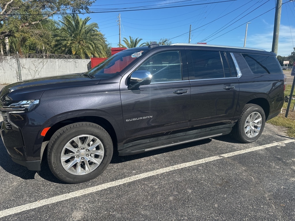 2023 Chevrolet Suburban Premier's photo