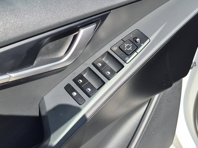 Thumbnail: 2025 Kia Niro - 13