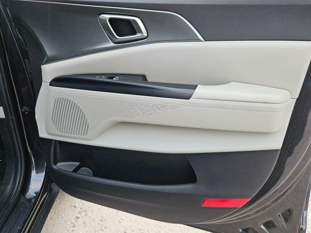 Thumbnail: 2024 Kia Carnival - 32