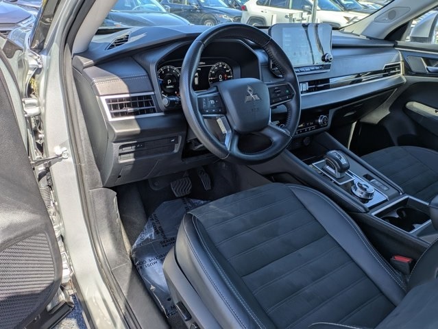 Thumbnail: 2024 Mitsubishi Outlander - 11