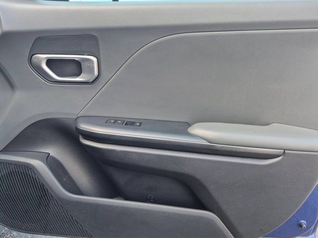 2025 Kia K4 LXS - Photo 32