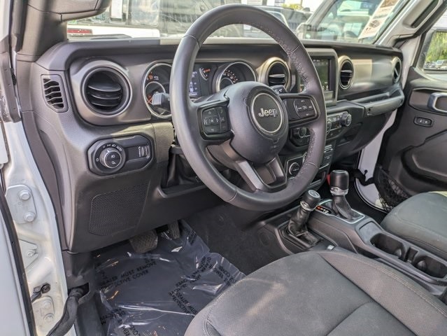 Thumbnail: 2023 Jeep Gladiator - 15