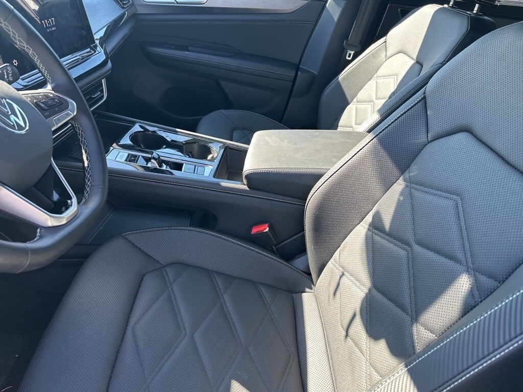 Certified 2025 Volkswagen Atlas Cross Sport 2.0T SE w/Technology SUV